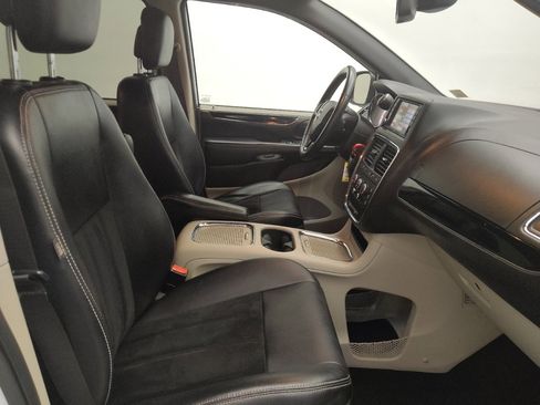 Used 2018 Dodge Grand Caravan SXT FWD image 21