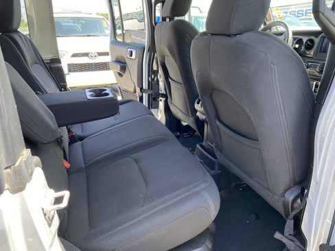 Used 2023 Jeep Wrangler Unlimited image 17