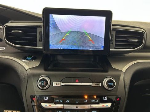Used 2020 Ford Explorer XLT w/ Equipment Group 202A AWD/4WD image 22