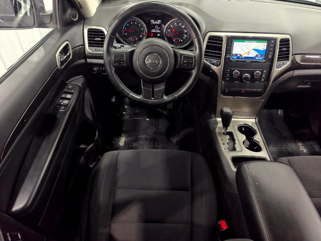 Used 2012 Jeep Grand Cherokee Laredo AWD/4WD image 4