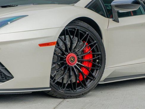 Used 2017 Lamborghini Aventador S image 32