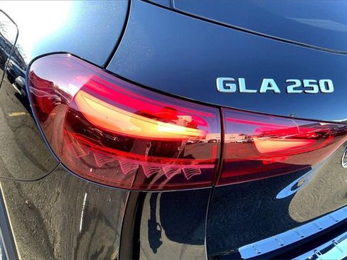 Used 2025 Mercedes-Benz GLA 250 4MATIC image 25