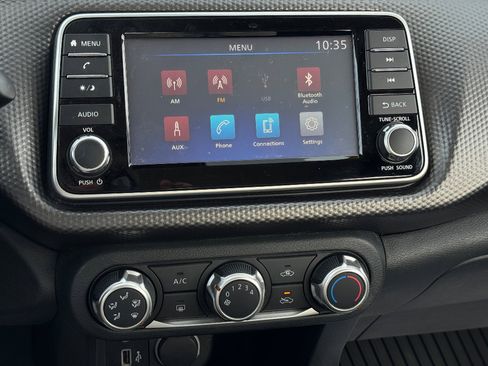 Used 2020 Nissan Kicks S image 12