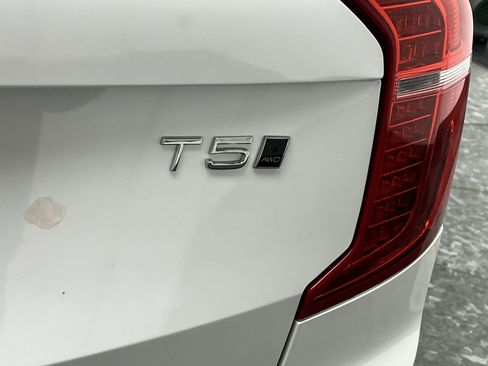 Used 2019 Volvo XC90 T5 Momentum w/ Advanced Package image 34