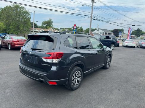 Used 2019 Subaru Forester Premium AWD/4WD image 8