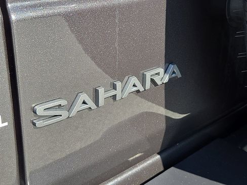 Used 2025 Jeep Wrangler Unlimited Sahara AWD/4WD image 8