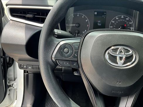 Used 2025 Toyota Corolla LE FWD image 12
