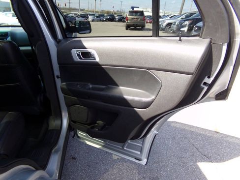 Used 2013 Ford Explorer XLT FWD image 25