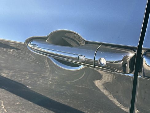 Used 2024 Chrysler Pacifica Touring-L image 29