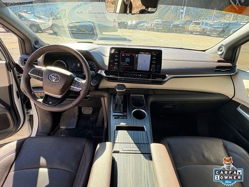 Used 2024 Toyota Sienna Platinum image 6