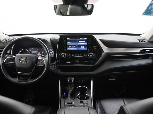 Used 2022 Toyota Highlander XLE image 14