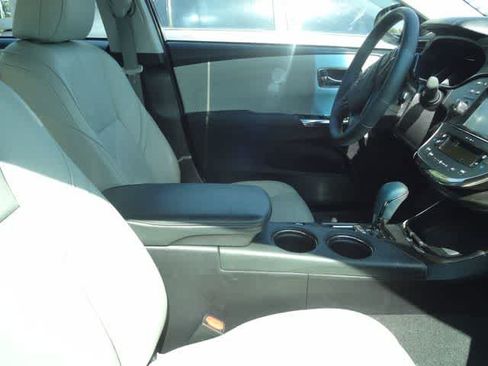 Used 2017 Toyota Avalon XLE Premium w/ All Weather Liner Package FWD image 11