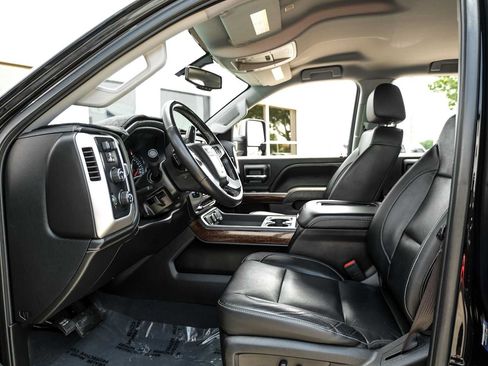 Used 2019 GMC Sierra 2500 SLT w/ Duramax Plus Package AWD/4WD image 4