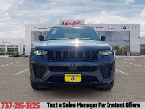 New 2026 Jeep Grand Cherokee Altitude image 8