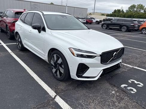 Used 2025 Volvo XC60 T8 Ultra w/ Protection Package Premier image 3