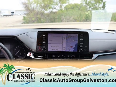 Certified 2023 Toyota Sienna XSE w/ XSE Plus Package FWD image 19