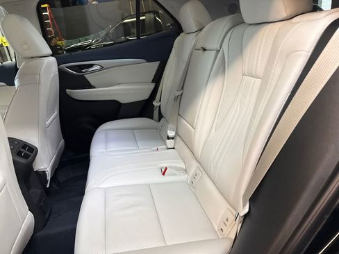 Certified 2025 Buick Envision Avenir AWD/4WD image 32