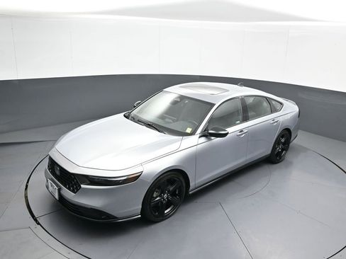 Used 2025 Honda Accord Sport image 33