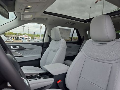 New 2026 Ford Explorer Platinum AWD/4WD image 15