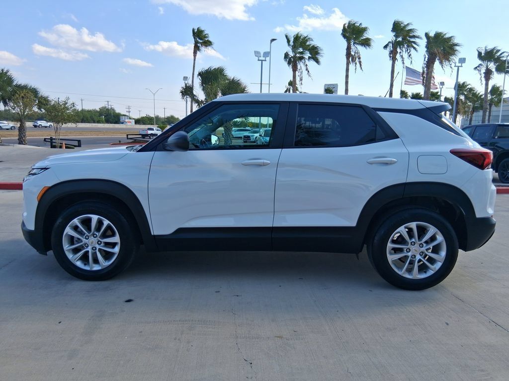 Used 2024 Chevrolet TrailBlazer LS w/ LS Convenience Package FWD image 3