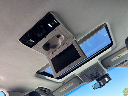 Used 2018 GMC Yukon SLT image 7