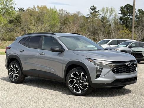 New 2026 Chevrolet Trax RS w/ Sunroof Package FWD image 3