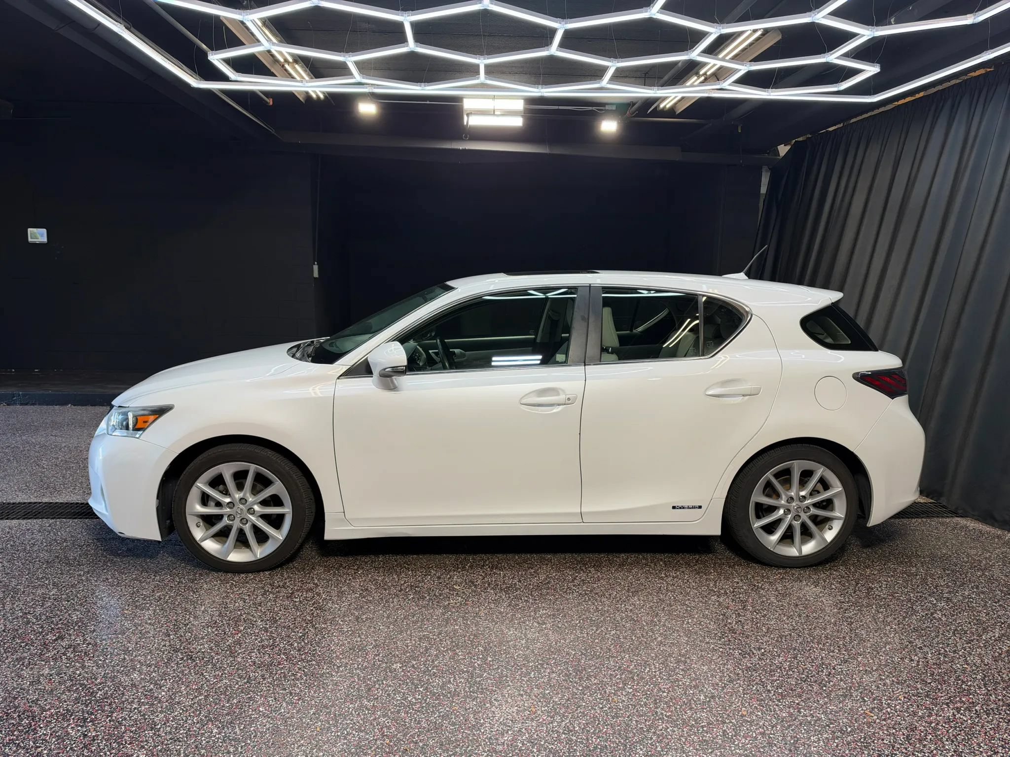 Used 2012 Lexus CT 200h Premium w/ Leather Pkg FWD image 4