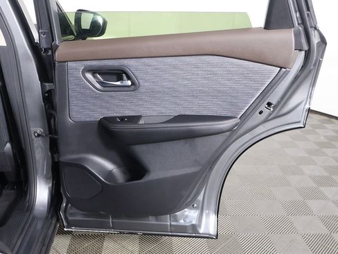 Used 2023 Nissan Rogue SV AWD/4WD image 23