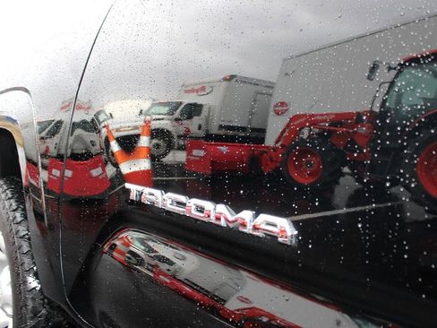 Used 2016 Toyota Tacoma SR5 image 8