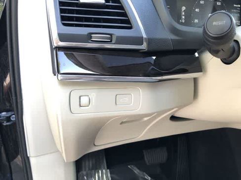 Used 2019 Volvo XC90 T5 Momentum w/ Protection Package Premier FWD image 33