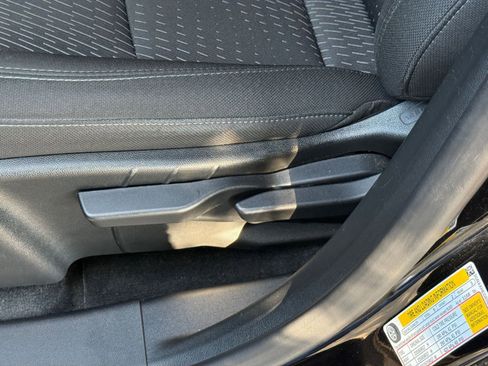 Used 2025 Chevrolet Equinox LT FWD image 23