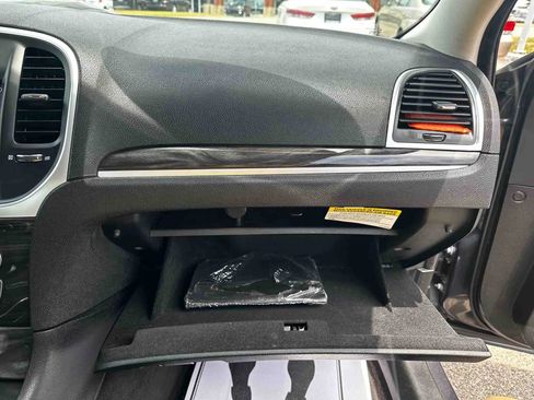 Used 2018 Chrysler 300 Touring w/ Driver Convenience Group image 57