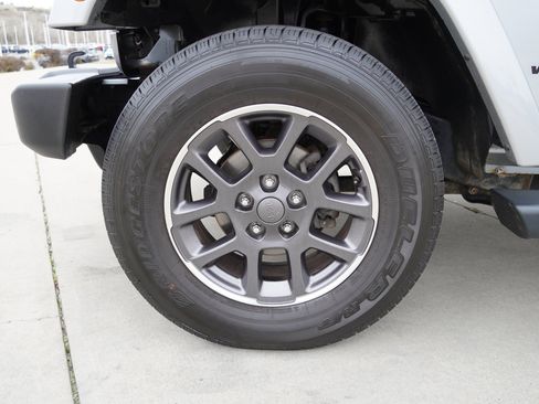 Used 2015 Jeep Wrangler Unlimited Sahara w/ Connectivity Group image 13