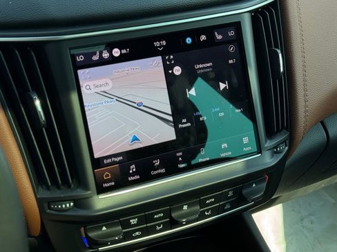 Certified 2022 Maserati Levante Modena image 12