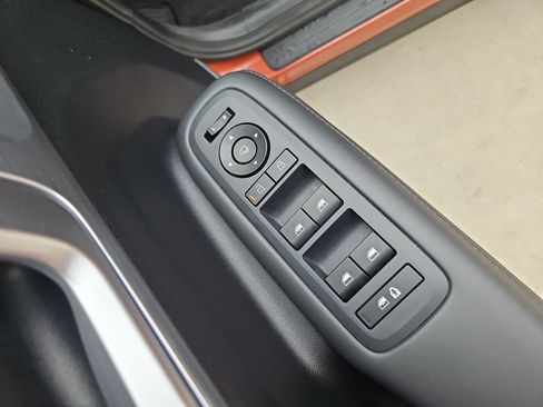 Used 2025 Hyundai Santa Fe Limited AWD/4WD image 31