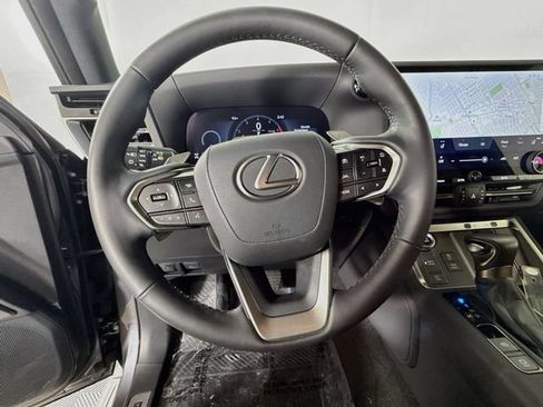Used 2025 Lexus GX 550 w/ Accessory Package (Z1) AWD/4WD image 12