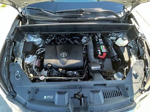 Used 2021 Toyota Highlander XLE AWD/4WD image 32