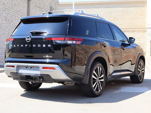 Used 2024 Nissan Pathfinder Platinum w/ Lighting Package (N92) FWD image 3
