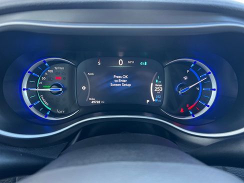 Used 2024 Chrysler Pacifica Select image 23