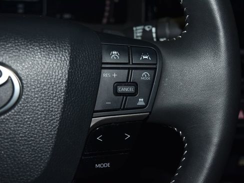 Used 2025 Toyota Camry SE image 9