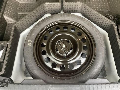 Used 2019 Ford Edge Titanium w/ Equipment Group 301A FWD image 14