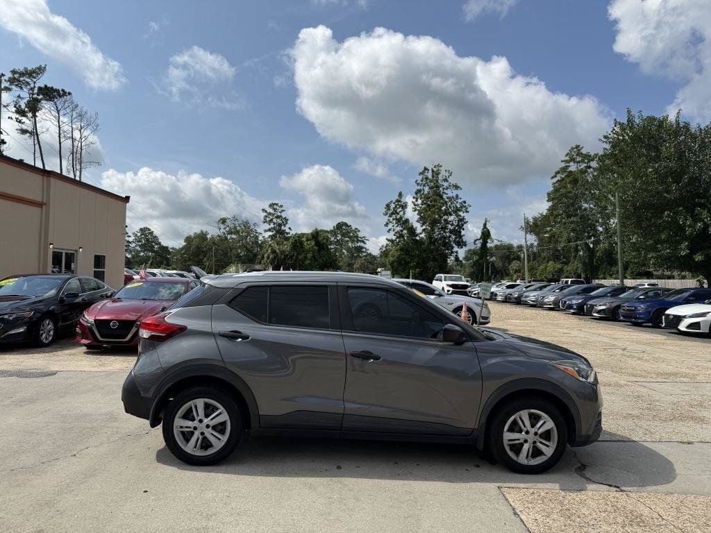 Used 2019 Nissan Kicks S FWD image 4