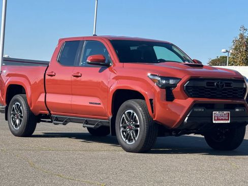 Certified 2025 Toyota Tacoma TRD Sport w/ TRD Sport Upgrade Package image 5