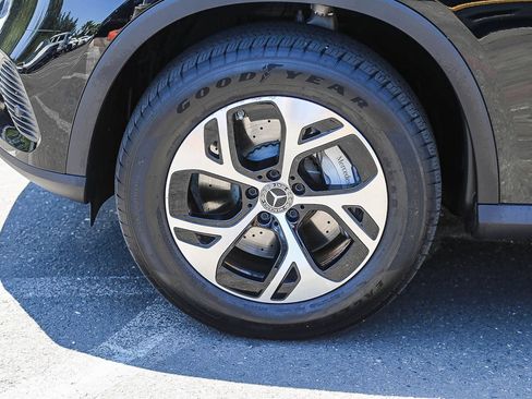 Used 2025 Mercedes-Benz GLC 350e 4MATIC image 9