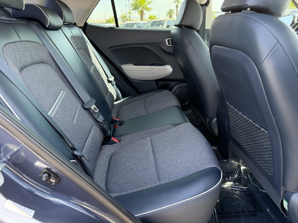 Used 2022 Hyundai Venue Limited FWD image 13