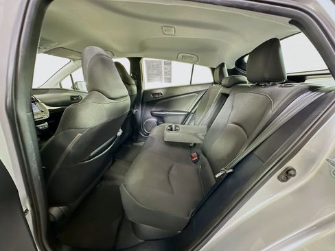 Used 2022 Toyota Prius LE image 27