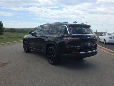 Used 2022 Jeep Grand Cherokee L Limited w/ Luxury Tech Group II image 8