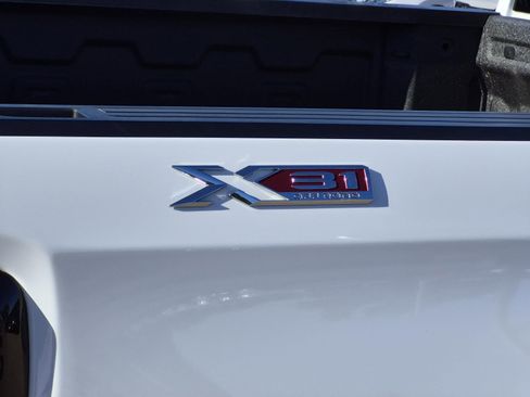 Certified 2023 GMC Sierra 1500 SLT AWD/4WD image 8