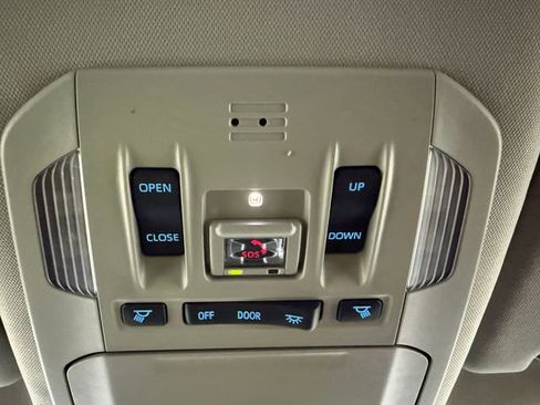 Used 2021 Toyota Highlander Limited FWD image 23
