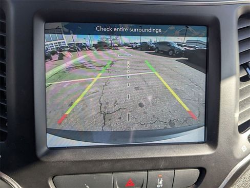 Used 2022 Jeep Cherokee Latitude w/ Sun & Sound Group image 19